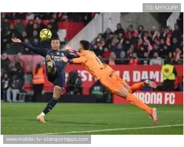 皇马边路对抗训练：维尼修斯与罗德里戈争夺先发