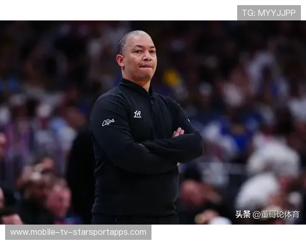 快船防守夹击到位，逼得对手强投