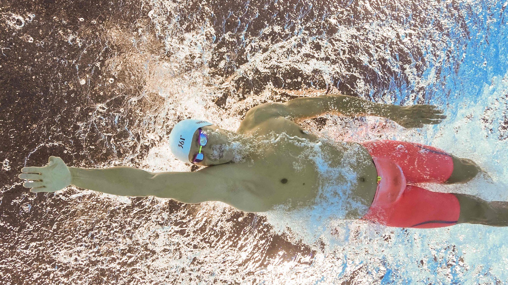 冰雪运动设备升级,滑雪服助力寒冷环境下的运动表现,冰道滑雪服