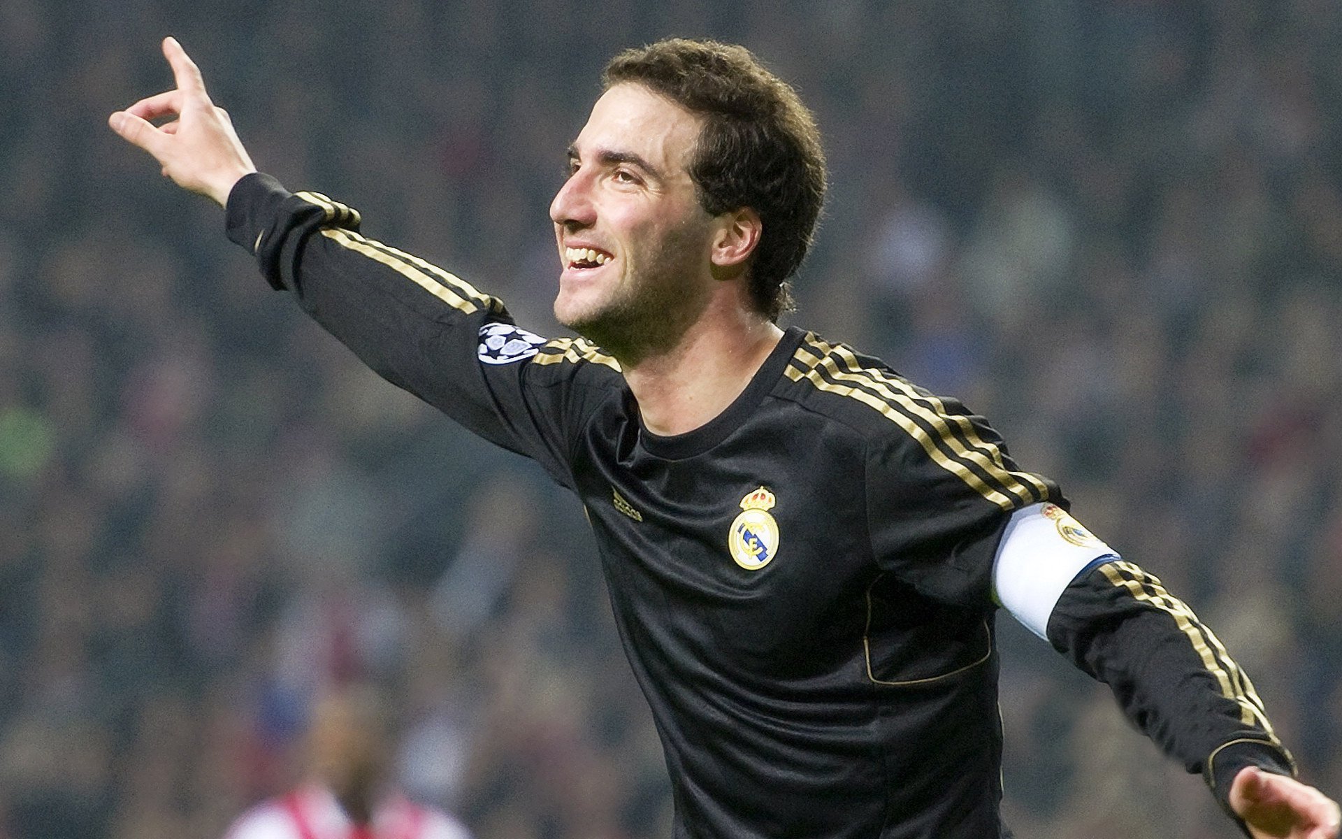 球员在欧冠比赛中被选入当轮最佳阵容并获媒体报道，欧冠各位置最佳球员